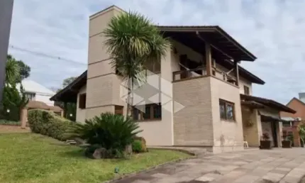 Casa com 300m2 localizada no Bairro São Luiz em Caxias Do Sul