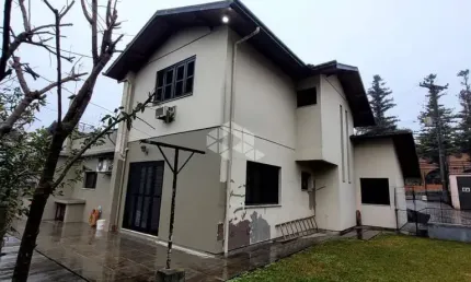 Um linda casa  de 2 pisos no imigrante, farroupilha