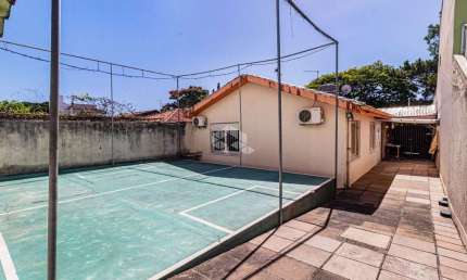 Crédito Real vende CASA comercial / residência com 3 quartos (suíte) vaga para 5 carros no bairro Passo da Areia - RS.