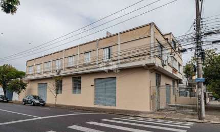 Loja com 336,60 metros privativos de esquina na Av. Pernambuco, no Bairro Navegantes em Porto Alegre