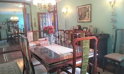 Casa residencial à venda, 2 dormitórios, 4 vagas, no bairro Chácara das Pedras - Porto Alegre/RS