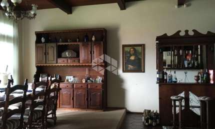 Crédito Real vende CASA de 4 quartos (2 suítes) e 3 vagas de garagem no centro de Viamão - RS.