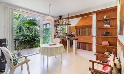 Casa comercial/residencial à venda, 3 dormitórios sendo 1 suíte, 4 vagas,  no bairro Auxiliadora - Porto Alegre/RS