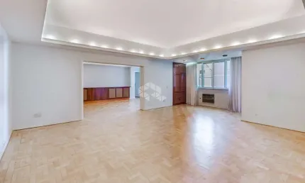 Apartamento 3 dormitórios, 1 vaga de garagem, próximo hopital Moinhos e Parcão, à Venda, Bairro Moinhos de Vento, Porto Alegre/RS.
