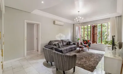 Apartamento mobiliado 3 dormitórios, 1 suíte, banheiro auxiliar, 1 vaga de garagem a venda no bairro Higienópolis em Porto Alegre/RS