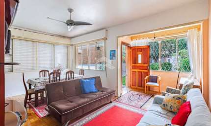 Casa/ 120 m²/2 dormitórios/6 vagas de garagem/guarita de segurança na frente/Porto Alegre.-RS