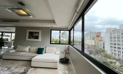 Crédito Real vende luxuoso apartamento de 03 dormitórios, sendo 03 suítes e 3 vagas de garagem no Bairro Moinhos de Vento / Porto Alegre / RS.