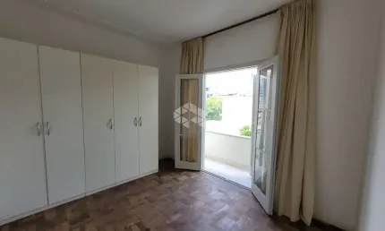 Apartamento de 02 dormitórios, reformado, à venda, bairro Floresta - Porto Alegre/RS