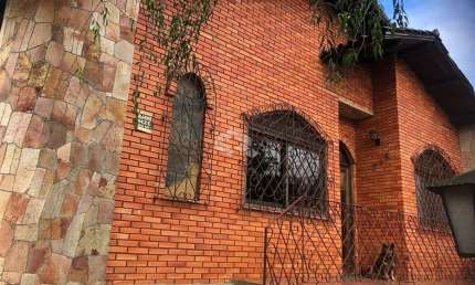 Casa residencial à venda, 4 dormitórios, 1 suíte, 4 vagas no bairro Vila Ipiranga - Porto Alegrre - RS