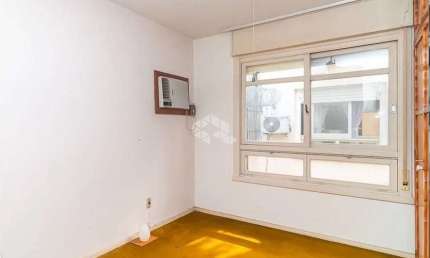Apartamento à venda de 2 dormitórios, ELEVADOR, no bairro Independencia em Porto Alegre - RS.