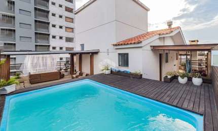Cobertura Duplex com 03 Suítes e 2 vagas de garagem no bairro Auxiliadora em Porto Alegre RS