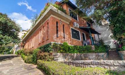Casa com 4 quartos e garagem a venda no Bairro Petrópolis em Porto Alegre/RS