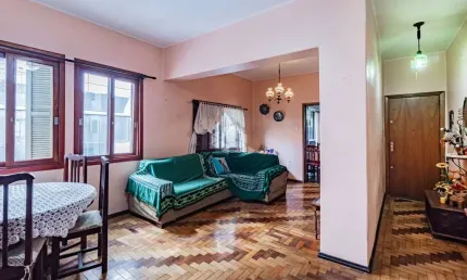 Crédito Real vende apartamento de 3 quartos com SACADA e dependência de empregada completa no bairro Floresta em Porto Alegre -RS.