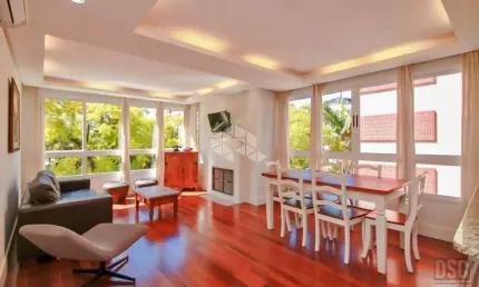 Apartamento 3 dormitórios com 1 suíte; 3 vagas de garagem, no bairro Rio Branco, em Porto Alegre/RS.