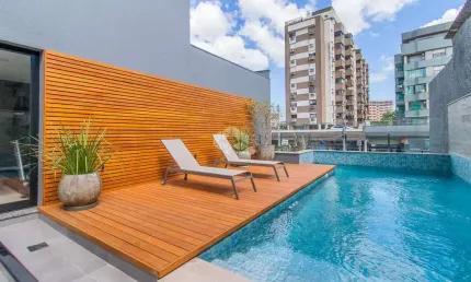 Apartamento de 2 dormitórios e garagem à venda no Bairro Menino Deus em Porto Alegre/RS