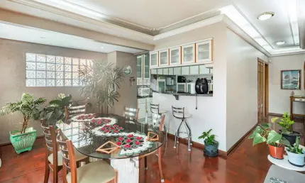 Casa/4 dormitórios/4 D/1 suíte/3 banheiros/2 vagas de garagens cobertas/1 piscina/bairro Jardim Itu Sabará/ Porto Alegre-RS