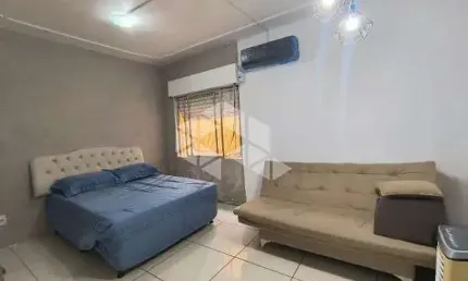 JK, 34 m2, cozinha mobiliada, área de serviço ampla com espaço aberto, São Geraldo, Porto Alegre/RS