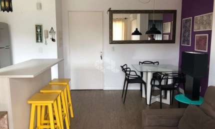 Apartamento mobiliado com 2 quartos, sacada e 1 vaga no bairro Tristeza