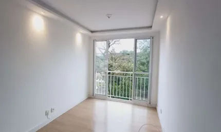 Apartamento á venda com 02 dormitórios / quartos com 01 suíte e 01 vaga na Estrada João Salomoni no bairro Vila Nova em Porto Alegre / RS.