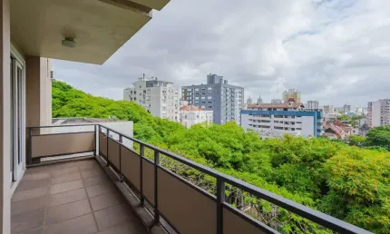 Apartamento 3 dormitórios, 1 suíte, dependência de empregada e 1 vaga de garagem dupla no bairro Moinhos de Vento em Poa.