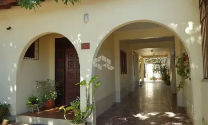 Casa à venda com 04 quartos sendo 01 suíte na rua Cirino Prunes no bairro Espirito Santo em Porto Alegre / RS.