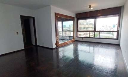 Apartamento à venda com 3 dormitórios, sendo 1 suíte, 1 vaga de garagem no Moinhos de Vento - Porto Alegre/RS