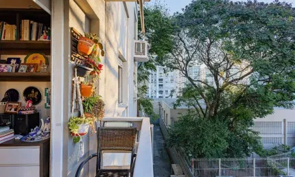 Apartamento à venda de 3 quartos e vagas de garagem para 2 carros na Avenida João Wallig, Passo da Areia - Porto Alegre