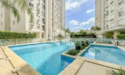 Apartamento semimobiliado em andar alto, 2 dormitórios, 1 suíte, living com 2 ambientes, sacada, 1 vaga