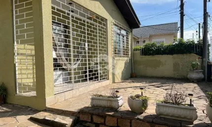Casa com 2 dorm. à venda, com 217,80 m² no bairro partenon.