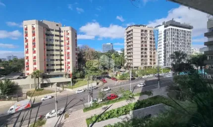 Vende-se Apartamento Novo de 03 dormitórios sendo 03 suítes, 02 vagas, bairro Bela Vista em Porto Alegre-RS