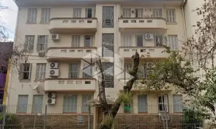 Apartamento à venda com 3 dormitórios, 02 banheiros no bairro São João - Porto Alegre