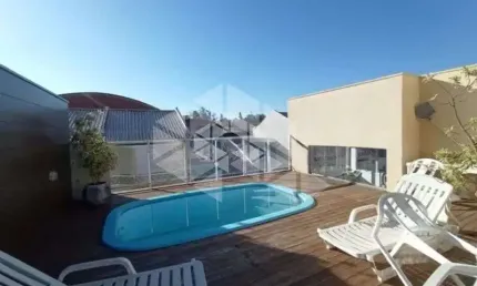 Excelente casa triplex, 3 ou 4 dormitórios ,sendo 2 suítes,