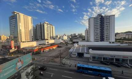 Excelente sala comercial com 40 m² no bairro Balneário em Florianópolis/SC.