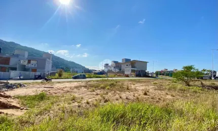 Excelente terreno com área de 455,70m², no bairro Rio Tavares em Florianópolis/SC.