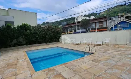 Apartamento com 3 dormitórios, sendo 1 suíte, 1 vaga de garagem no Centro de Florianópolis/SC.