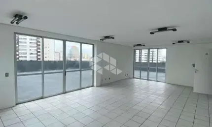 Sala comercial com terraço e vista privilegiada com área de 270,20 m² no bairro estreito em florianópolis/sc.