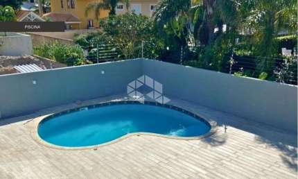 Casa SEMIMOBILIADA com 3 dormitórios, sendo 3 suítes, 2 vagas de garagem em Jurerê Internacional - Florianópolis/SC.