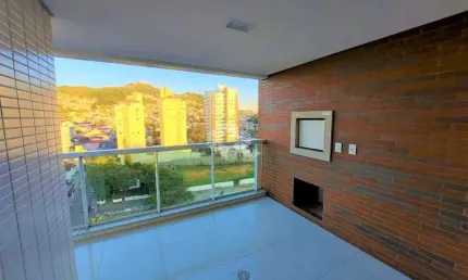 Apartamento com 2 suítes, 1 vaga de garagem na Beira-Mar em Florianópolis/SC..