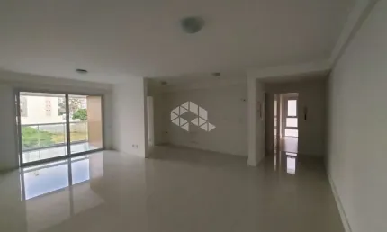 APARTAMENTO COM 2 SUÍTES, 1 VAGA DE GARAGEM NA BEIRA-MAR EM FLORIANÓPOLIS/SC.
