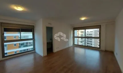 Apartamento com 3 suítes, 3 vagas de garagem na beira mar norte em florianópolis/sc.