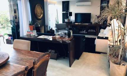 Casa residencial semimobiliada com 3 dormitórios, sendo 3 suítes, 2 vagas de garagem - Jurerê - Florianópolis/SC.