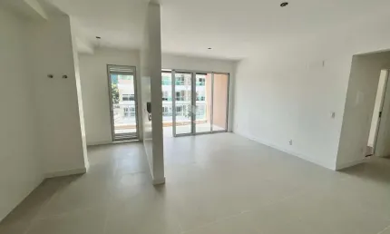 Apartamento com 2 dormitórios sendo 1 suíte, 1 vaga de garagem no bairro João Paulo em Florianópolis/SC.
