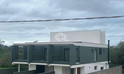 Casa residencial com 03 dormitórios sendo 3 suíte, 1 vaga de garagem no Alto Ribeirão - Florianópolis/SC