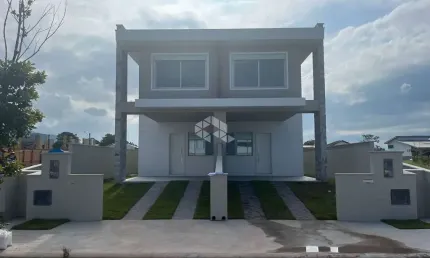 Casa 3 Dormitórios sendo 1 suíte, 1 vaga de garagem no bairro Campeche, em Florianópolis/SC