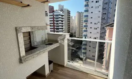 Apartamento mobiliado com 3 dormitórios sendo 1 suíte, 2 vagas - centro florianópolis sc