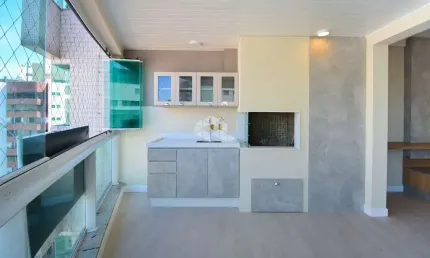 Apartamento semimobiliado com 3 dormitórios/quartos e sendo 3 suítes A Venda - Centro, Florianópolis SC