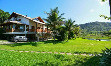 Terreno com casa à venda com 39.952m² de área total no Rio Vermelho, Florianópolis/SC