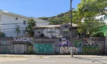 Terreno com 436 m², no centro de florianópolis, próximo ao posto ipiranga.