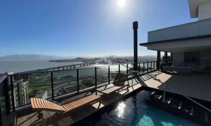 Apartamento semimobiliado com 2 dormitórios/quartos e sendo 1 suíte A Venda - Centro, Florianópolis SC