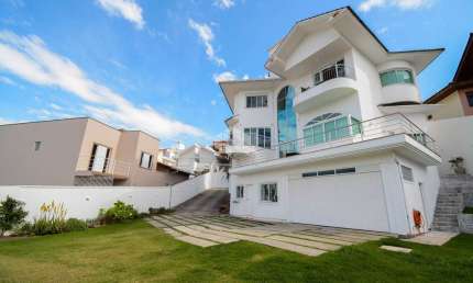 Casa residencial mobiliada com 4 suítes, sendo 2 suítes master com closet A Venda - Carvoeira, Florianópolis SC